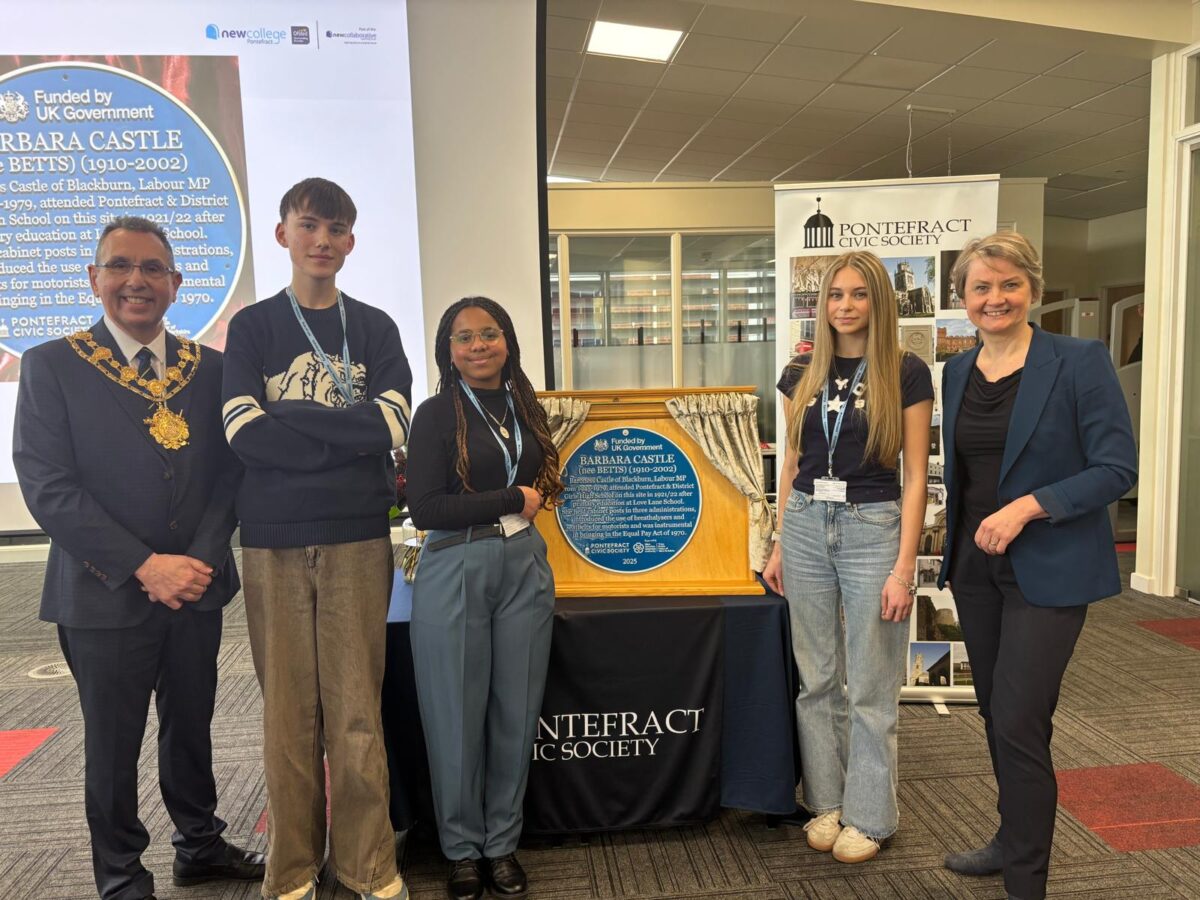 Yvette Cooper MP with Mayor of Wakefield Darren Byford and students of New College Pontefract