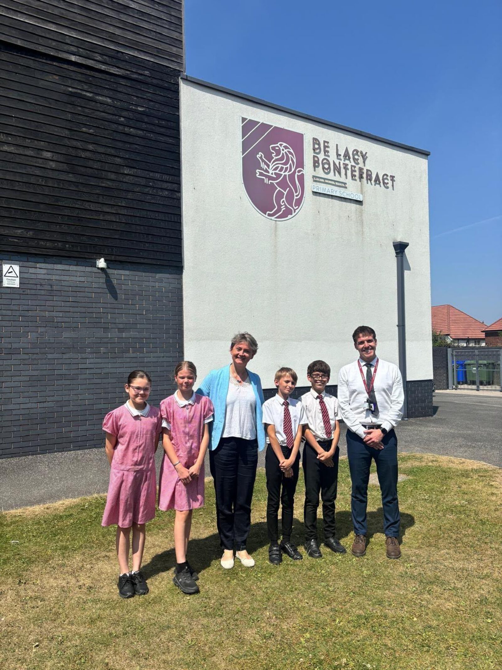 Yvette Cooper visits Delacy Primary in Pontefract